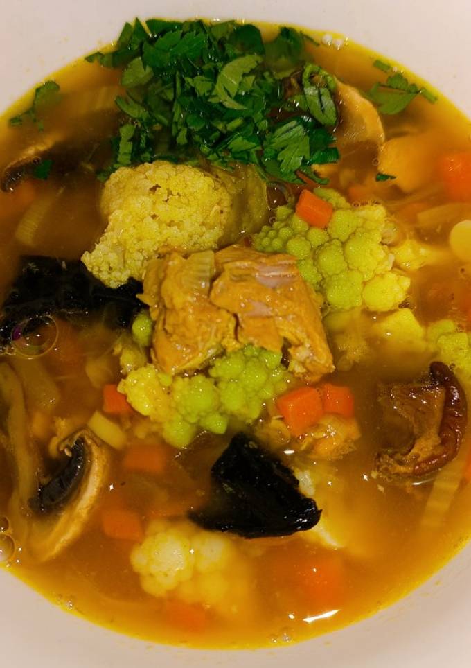Овочевий суп🥘 з сушеними грибами та тушкованкою