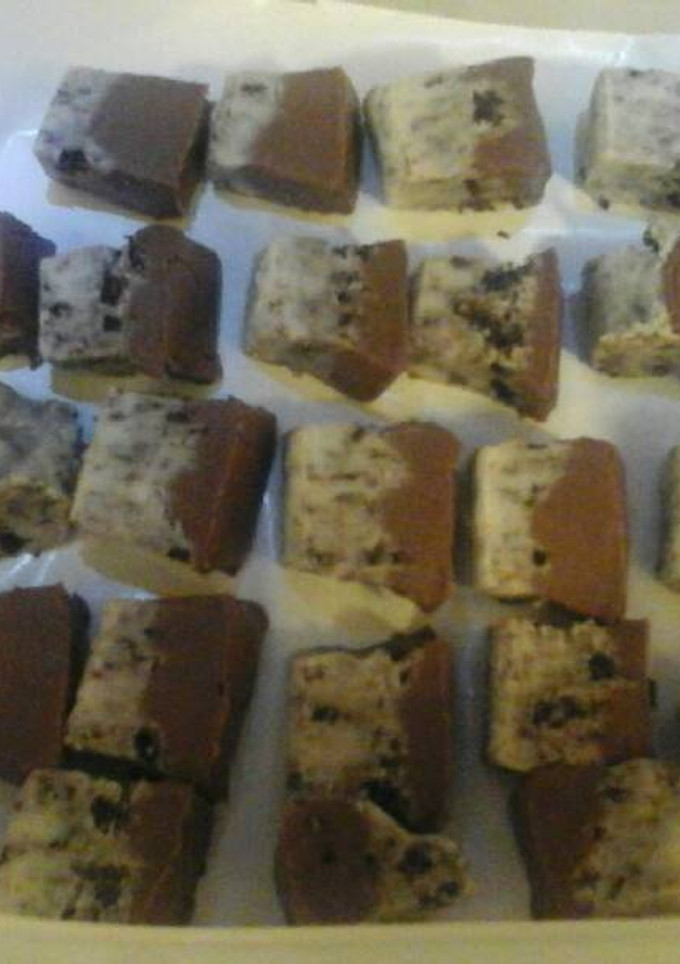 A picture of Oreo fudge .