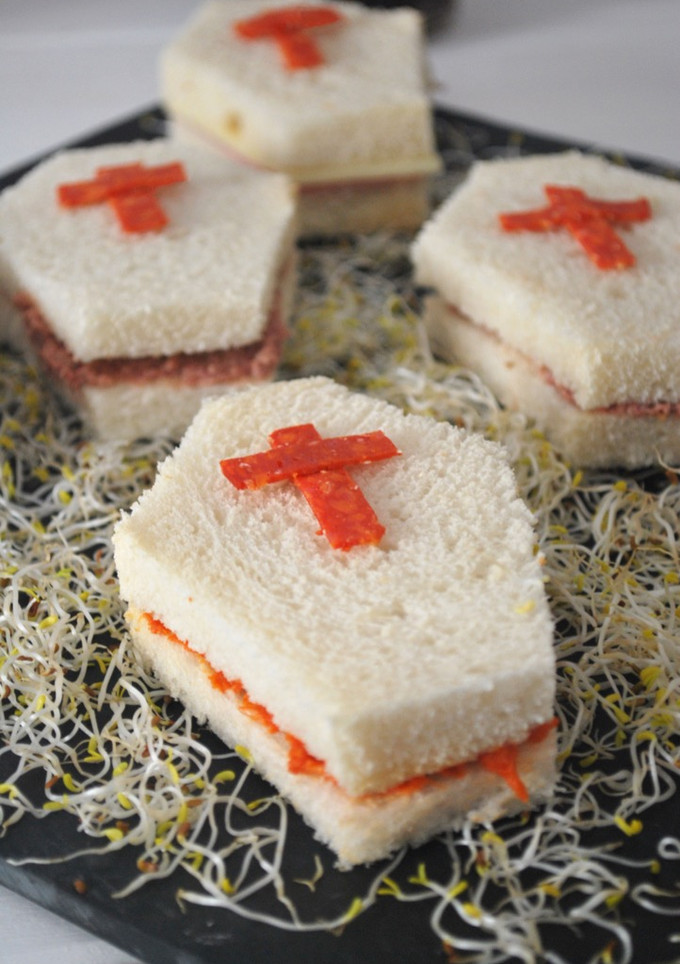 Una foto de Sándwiches ataúd terroríficos
