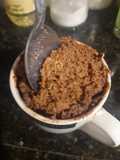 Torta de chocolate en taza mediana