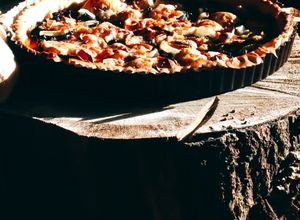 Une photo de Tarte chou rouge, pommes et tomme de chèvre