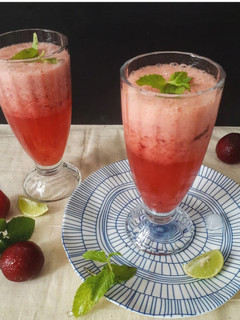 A picture of Plum juice.