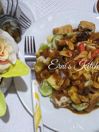 Langkah Gampang Menyiapkan Resep Rujak Manis Rumahan yang Uenak Anti Ribet, Bisa Manjain Lidah