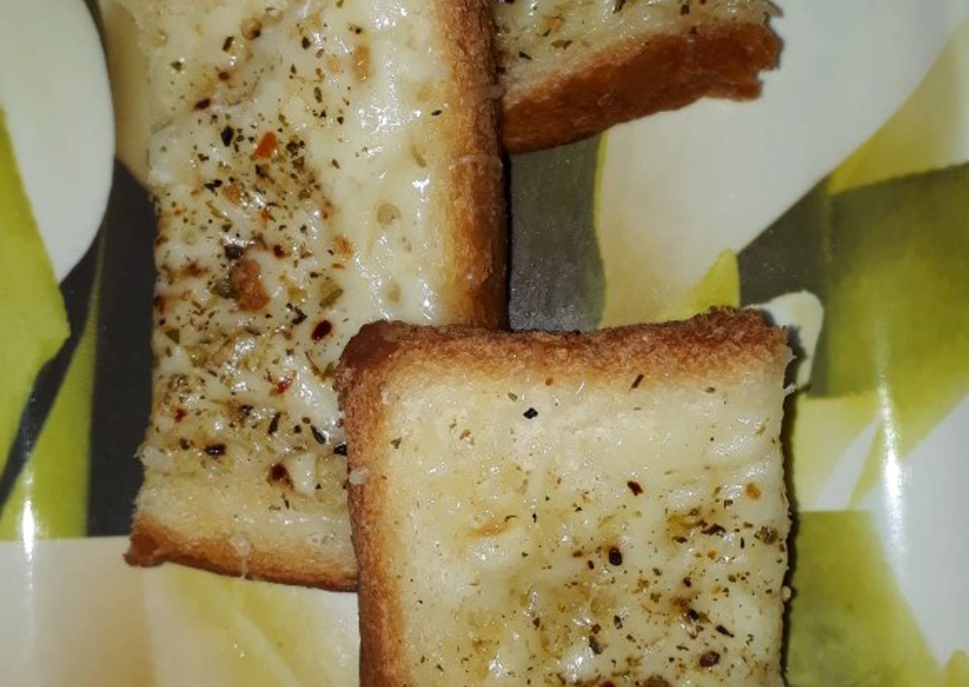 Excellent bread with garlic