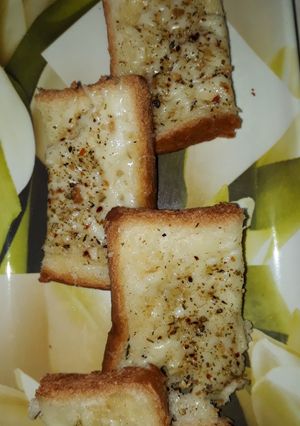 A picture of Great cheesy Garlic Bread.
