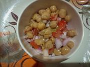 A picture of boiled white chickpeas