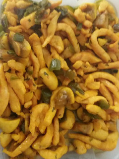 Una foto de Revuelto de pechugas y champiñones a mi manera