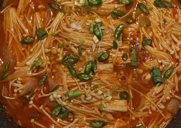 Jamur enoki viral