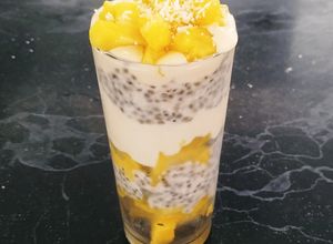 Una foto de Parfait de piña y coco