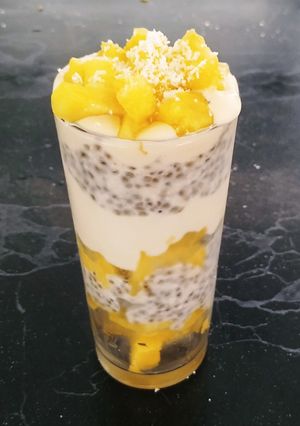 Una foto de Parfait de piña y coco