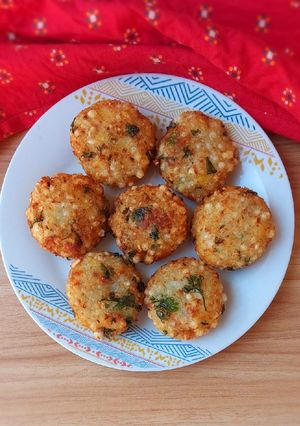 A picture of Sabudana vada.