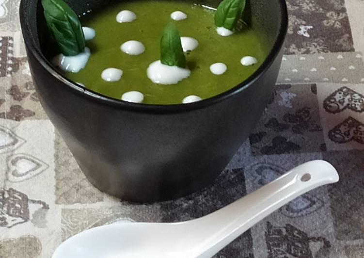 Vellutata estiva di zucchine,zenzero e yogurt greco