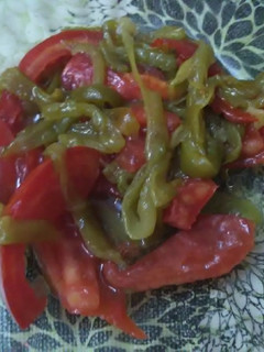 صورة لوصفة سلطة الطرشي(فلفل اخضر) والطماطم🥗