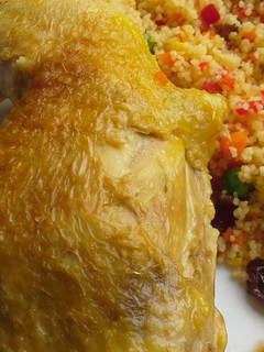 Una foto de Pollo a la cerveza con couscous de verduras
