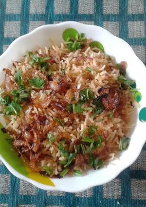 A picture of Fried onion rice /Flavored rice with fried onion.