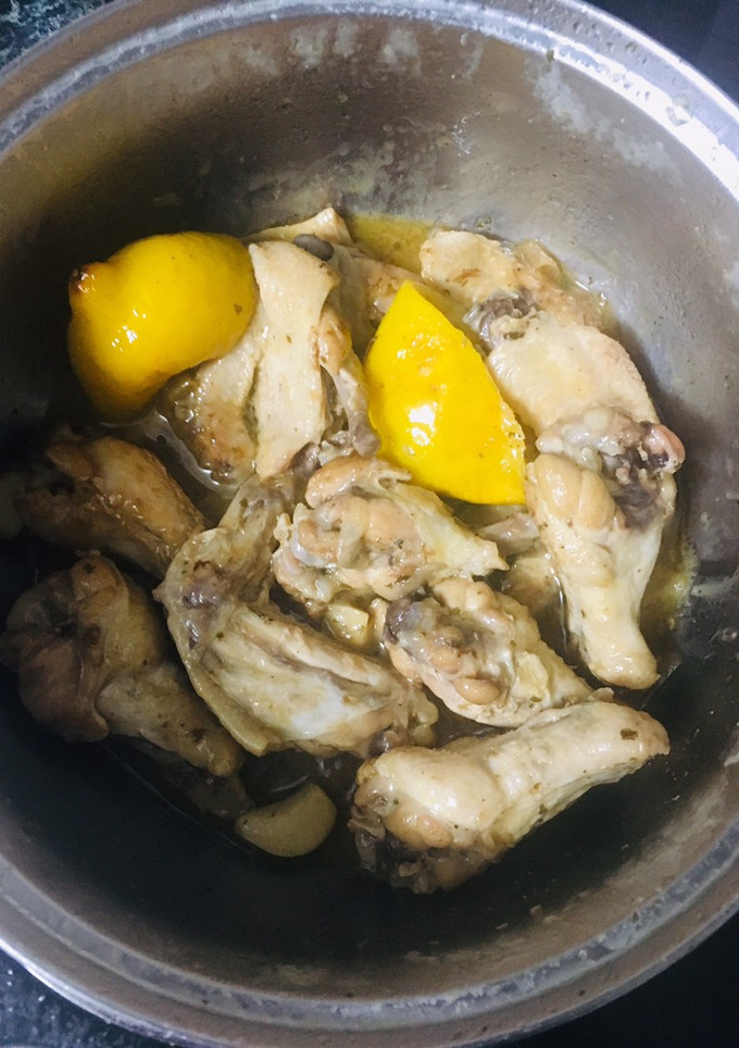 Una foto de Alitas de pollo guisadas