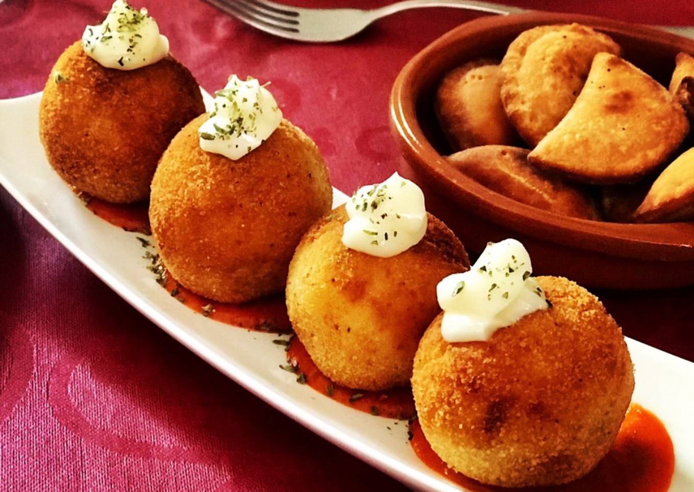 Bombas de patata y carne picada