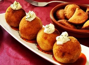 Foto principal de Bombas de patata y carne picada