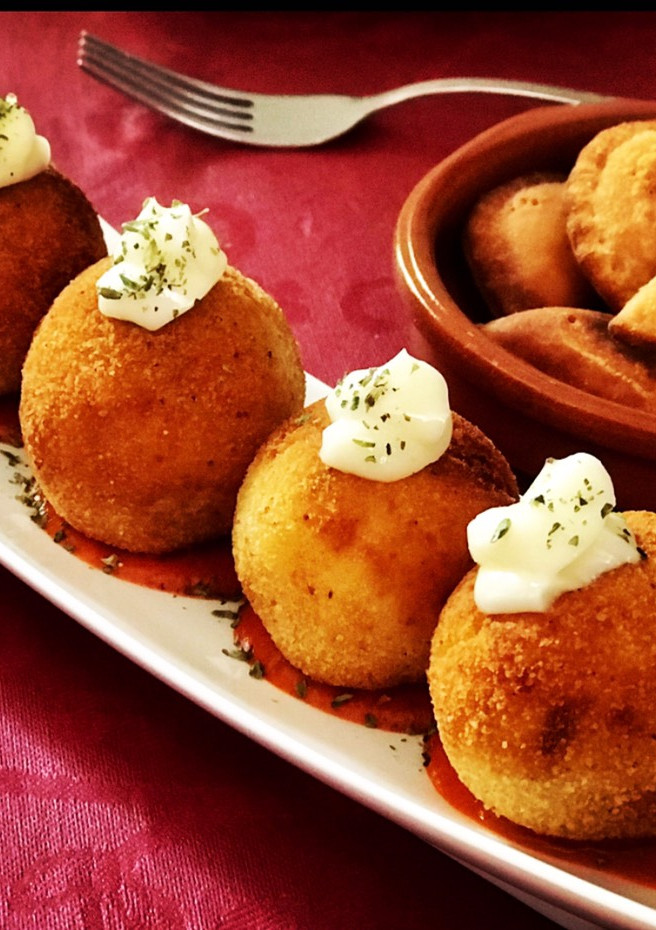 Una foto de Bombas de patata y carne picada