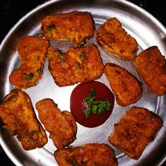 A picture of Bread Pakoda.