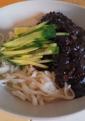 Une photo de Porc Sauté à la Pâte de Soja Noire - Jajangmyeon
