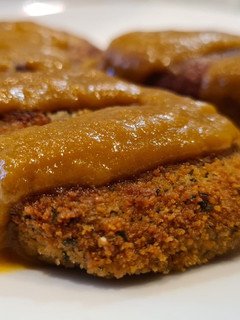 Una foto de Cachopines en salsa española