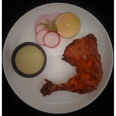 A picture of Tandoori Chicken with Palak Pudina Dahi Dip.