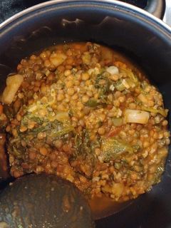 Una foto de Lentejas con arroz y espinacas