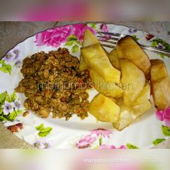 A picture of Sweet potatoe with egg sauce.