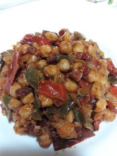 Una foto de Fritada de garbanzos con verduras y jamón