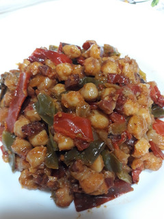 Una foto de Fritada de garbanzos con verduras y jamón