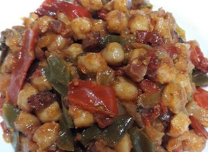 Foto principal de Fritada de garbanzos con verduras y jamón