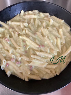 Una foto de Macarrones al pesto de calabacín