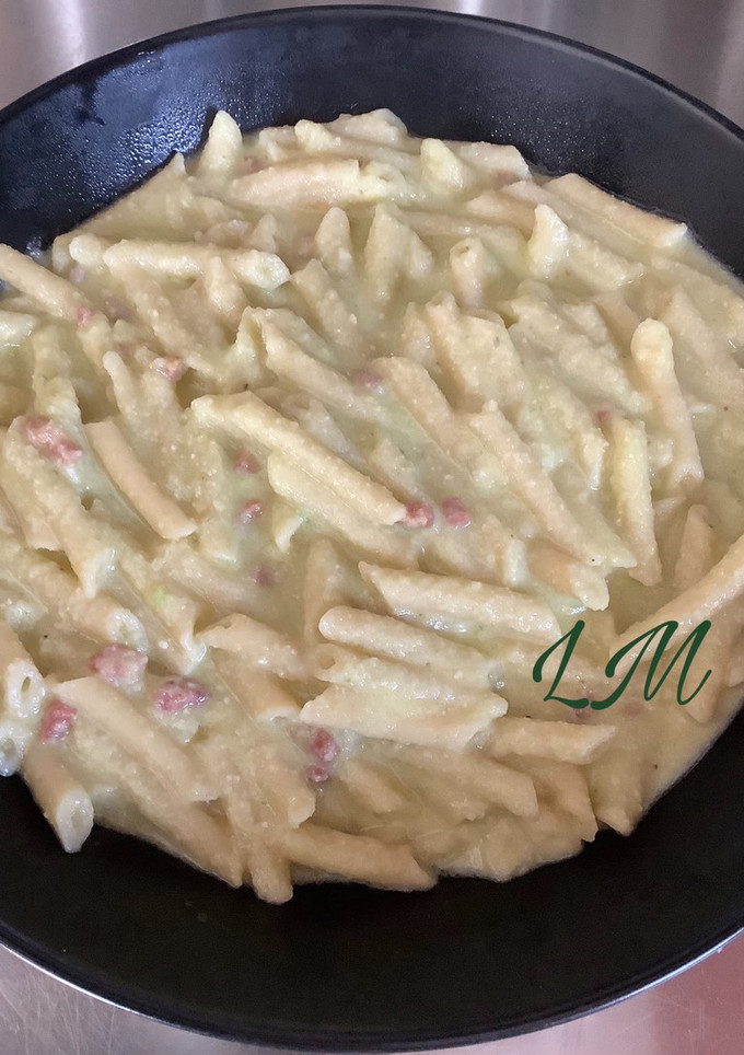 Una foto de Macarrones al pesto de calabacín