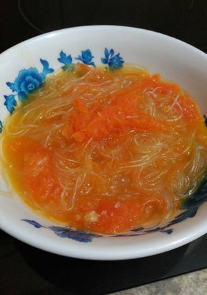 Foto principal de Sopa de zanahoria y fideos chinos