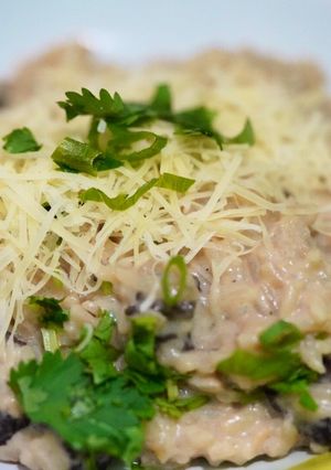Una foto de Risotto al fungui con crema de leche con un toque de Merkén 🇨🇱