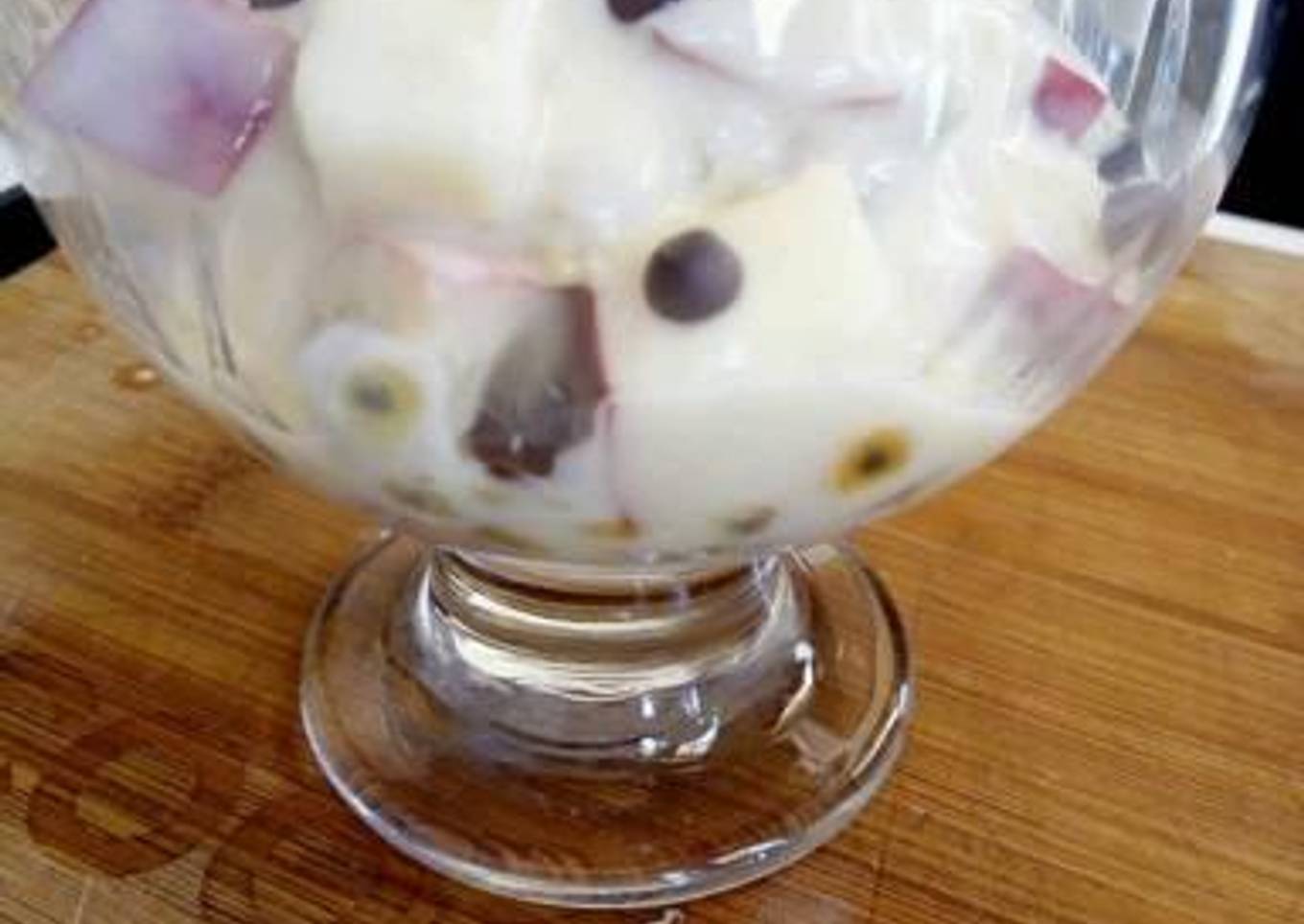 Yogurt fruit pudding