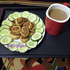 A picture of Pin Wheel Samosa bites with tea.