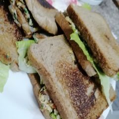 A picture of Omelette sandwich.