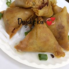 A picture of Chicken Samosa.