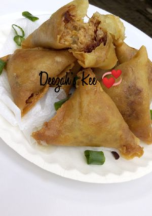 A picture of Chicken Samosa.