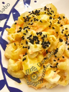 Salad din macaroni da dankalin turawa ainihin hoton girkin