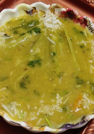 शेवग्याच्या शेंगांची गोडा मसाला आमटी... (shevgyachya shengachi goda masala amti recipe in marathi) रेसिपी चे मुख्य फोटो