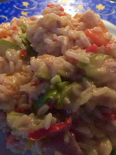 Una foto de Risotto de Salmón ahumado y verduras