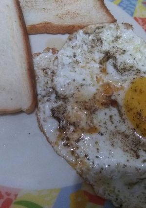A picture of Half fry Egg with toast.