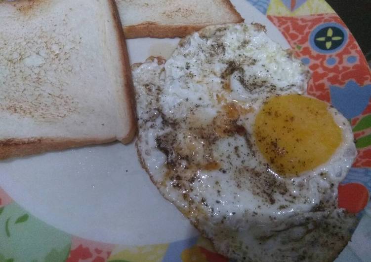 Half fry Egg with toast