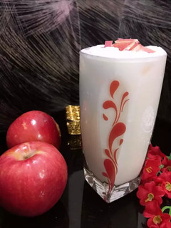 A picture of Apple milk shake.