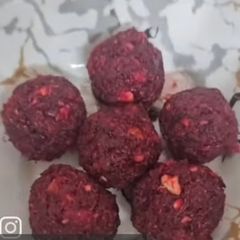 A picture of Beetroot ladoo.