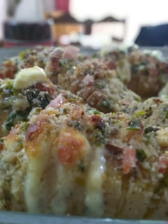 Una foto de Pollo al horno con papas rellenas