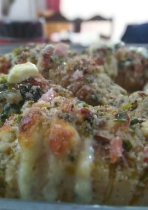 Una foto de Pollo al horno con papas rellenas